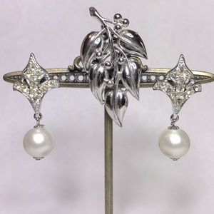 Vintage Sara Coventry Faux Pearl Crystal Rhinestone Clip-on Earrings